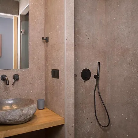 Apertura Minima Living Space Next To Sea *