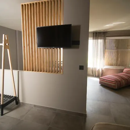 Apertura Minima Living Space Next To Sea 公寓