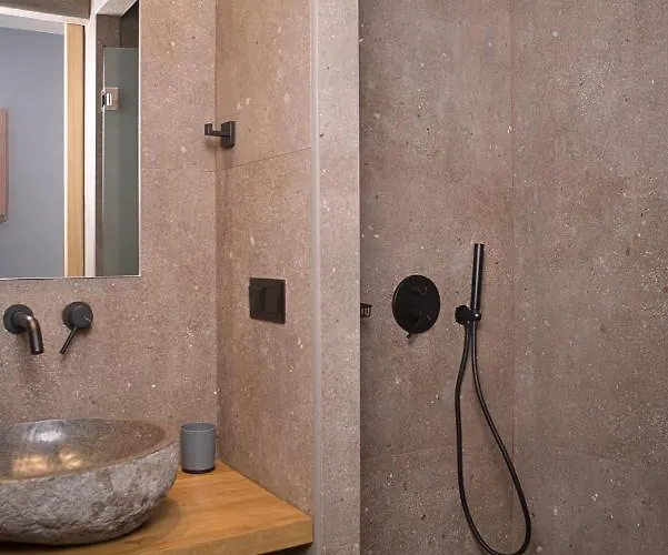 Apertura Minima Living Space Next To Sea *